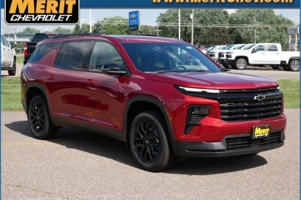 2025 Chevrolet Traverse 2LT photo 1