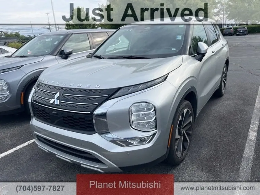 2024 Mitsubishi Outlander SE photo 1