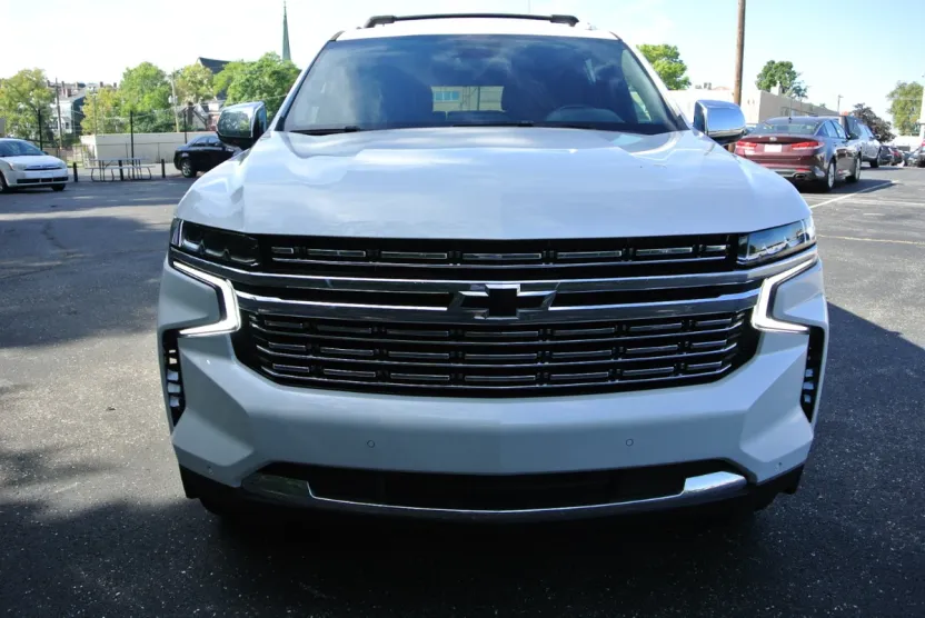 2023 Chevrolet Suburban Premier photo 1