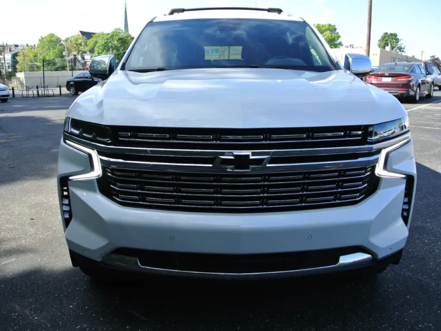 2023 Chevrolet Suburban Premier photo 1