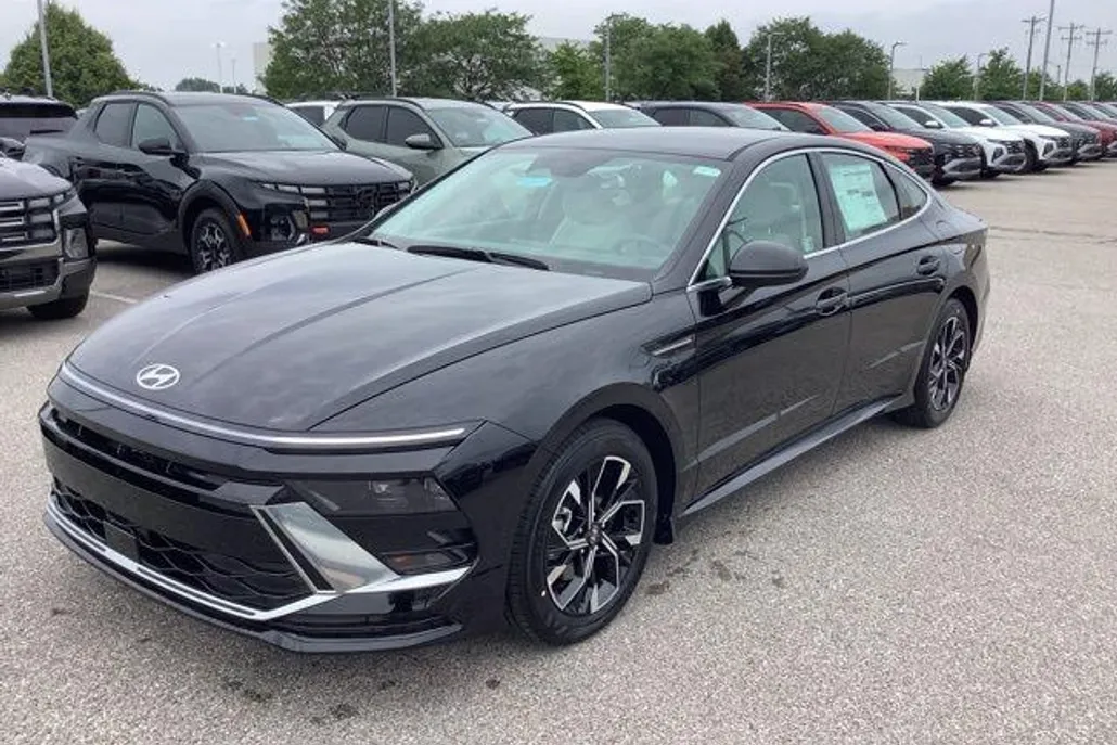 2025 Hyundai Sonata SEL photo 1