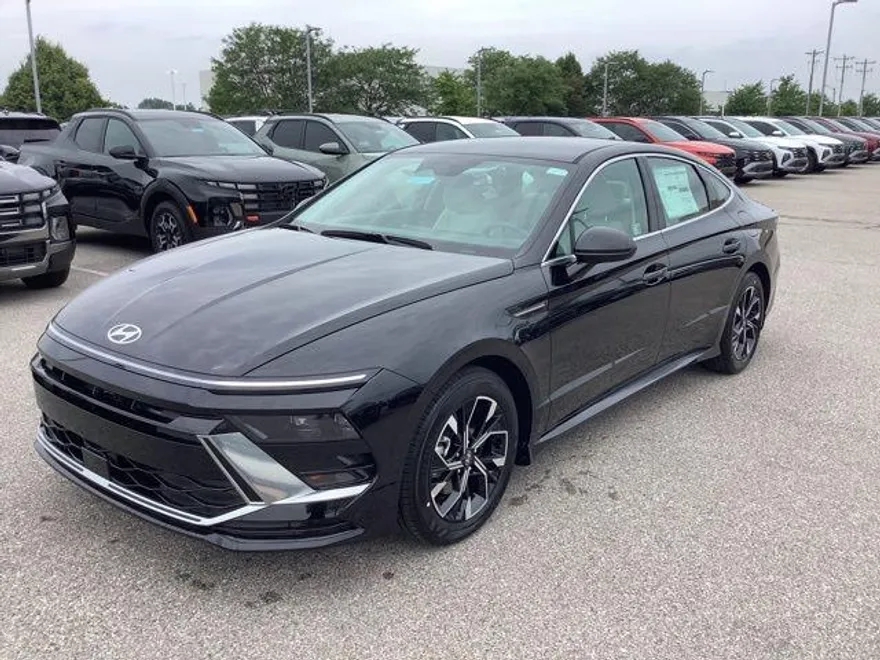2025 Hyundai Sonata SEL photo 1