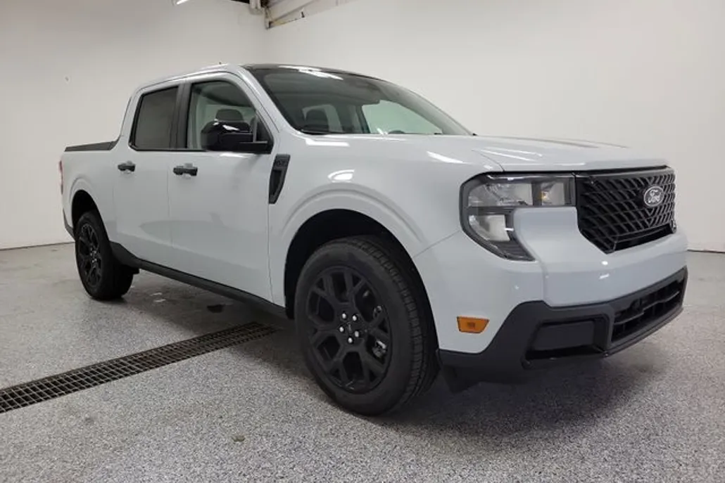 2025 Ford Maverick XLT photo 1