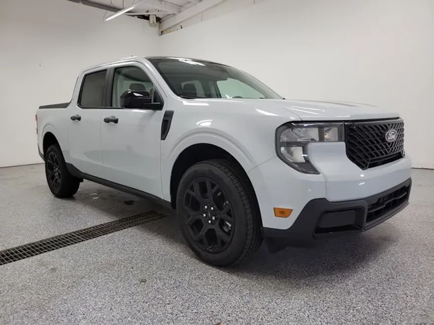 2025 Ford Maverick XLT photo 1