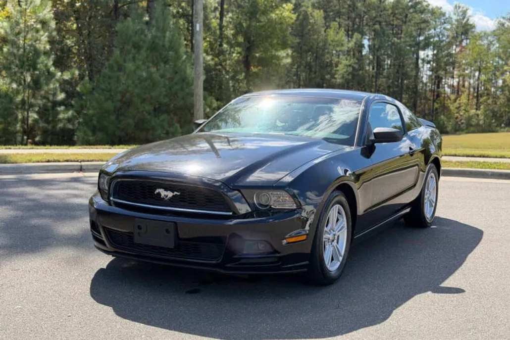 2014 Ford Mustang V6 photo 1