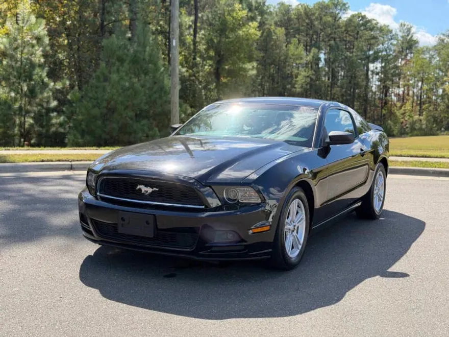 2014 Ford Mustang V6 photo 1