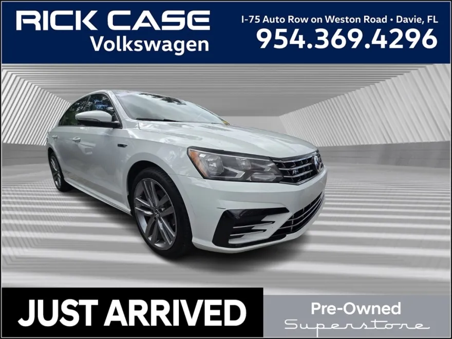 2018 Volkswagen Passat 2.0T R-Line photo 1
