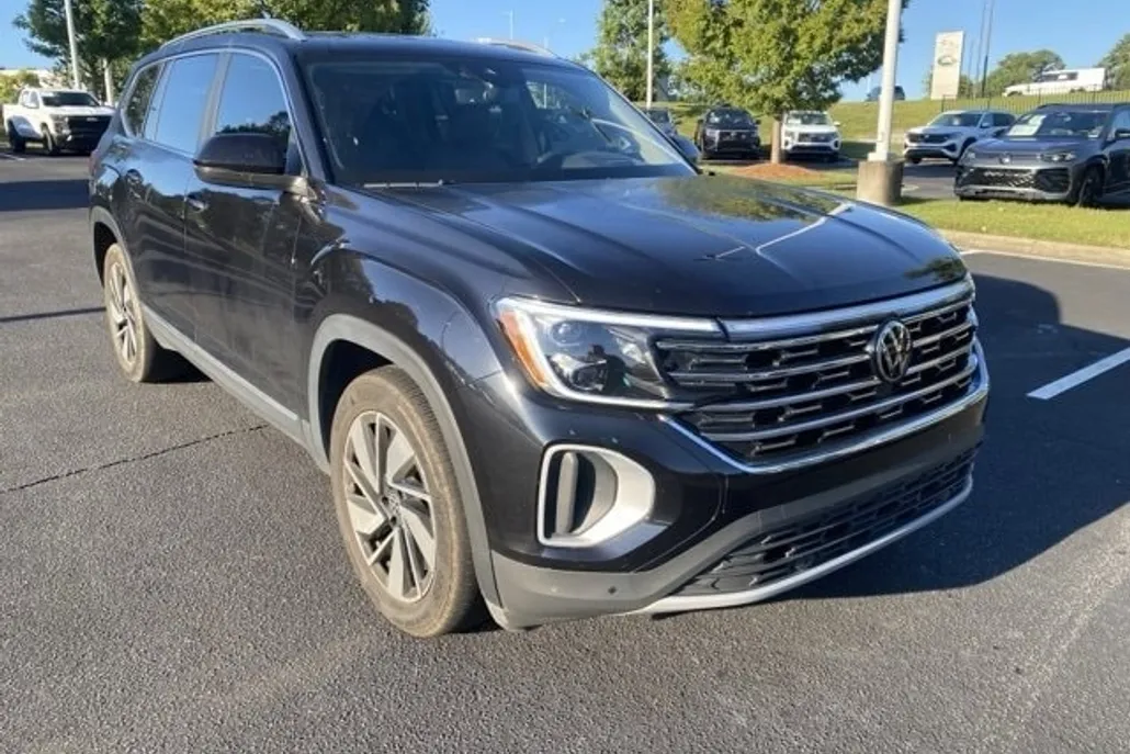 2024 Volkswagen Atlas SEL photo 1