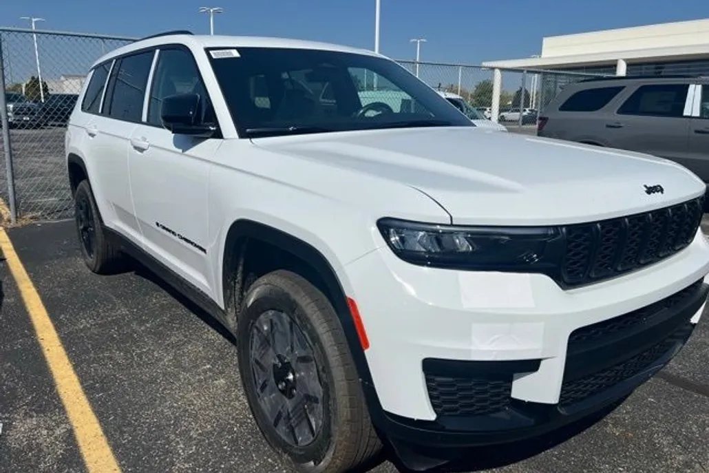 2025 Jeep Grand Cherokee Altitude photo 1