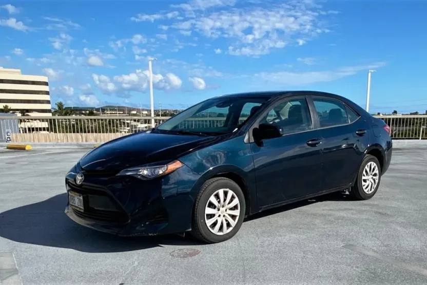 2017 Toyota Corolla LE photo 1