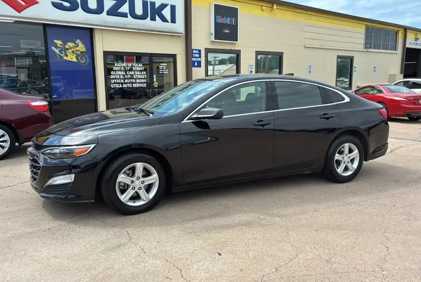 2020 Chevrolet Malibu LS photo 1