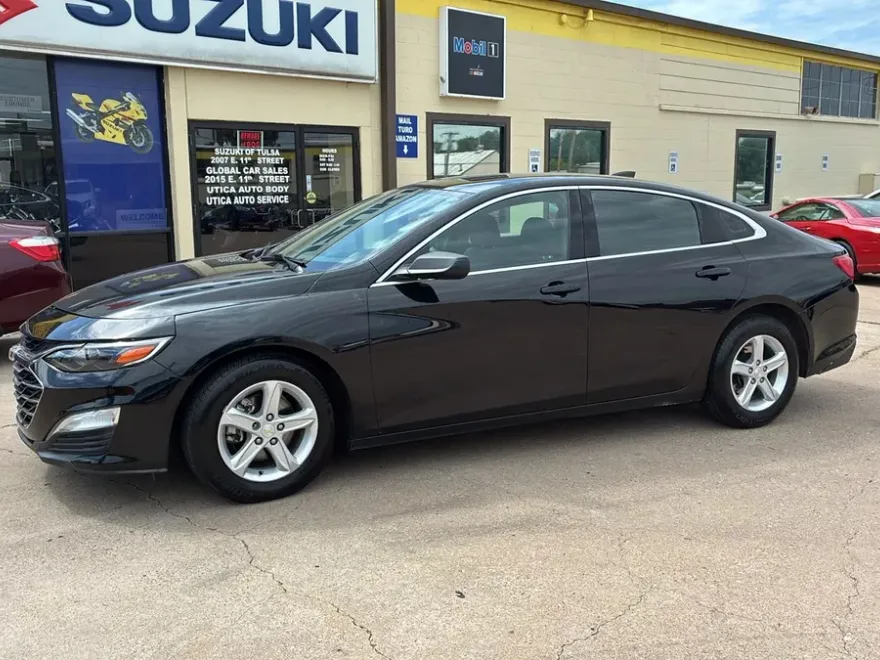 2020 Chevrolet Malibu LS photo 1
