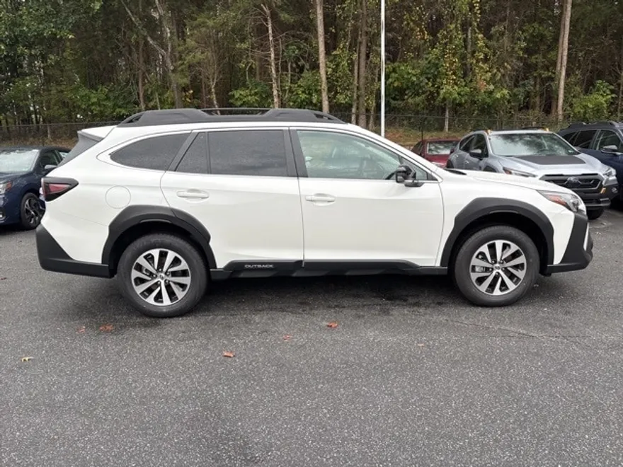 2025 Subaru Outback Premium photo 1