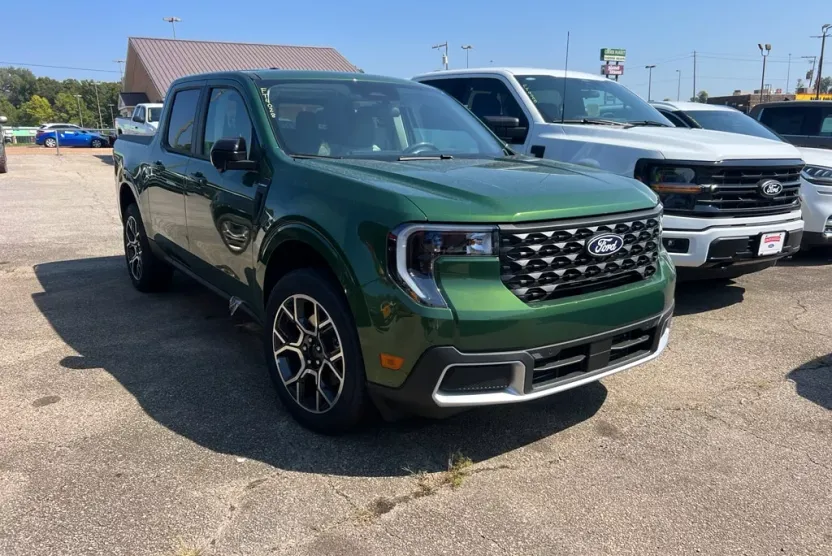 2025 Ford Maverick Lariat photo 1