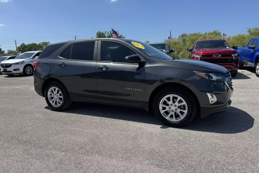 2020 Chevrolet Equinox LS photo 1