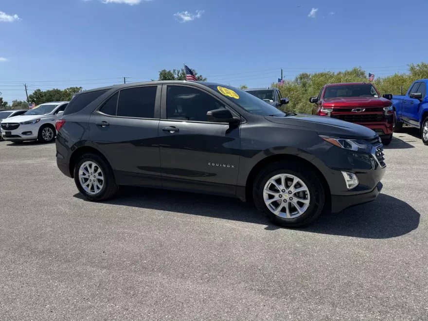 2020 Chevrolet Equinox LS photo 1