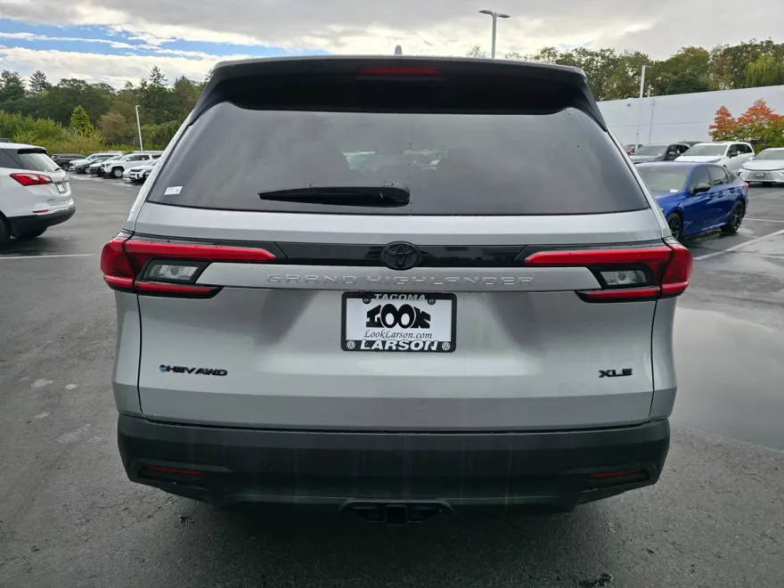 2024 Toyota Highlander Hybrid XLE photo 1