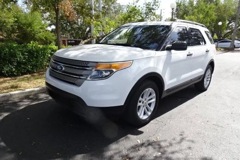2015 Ford Explorer Base photo 1