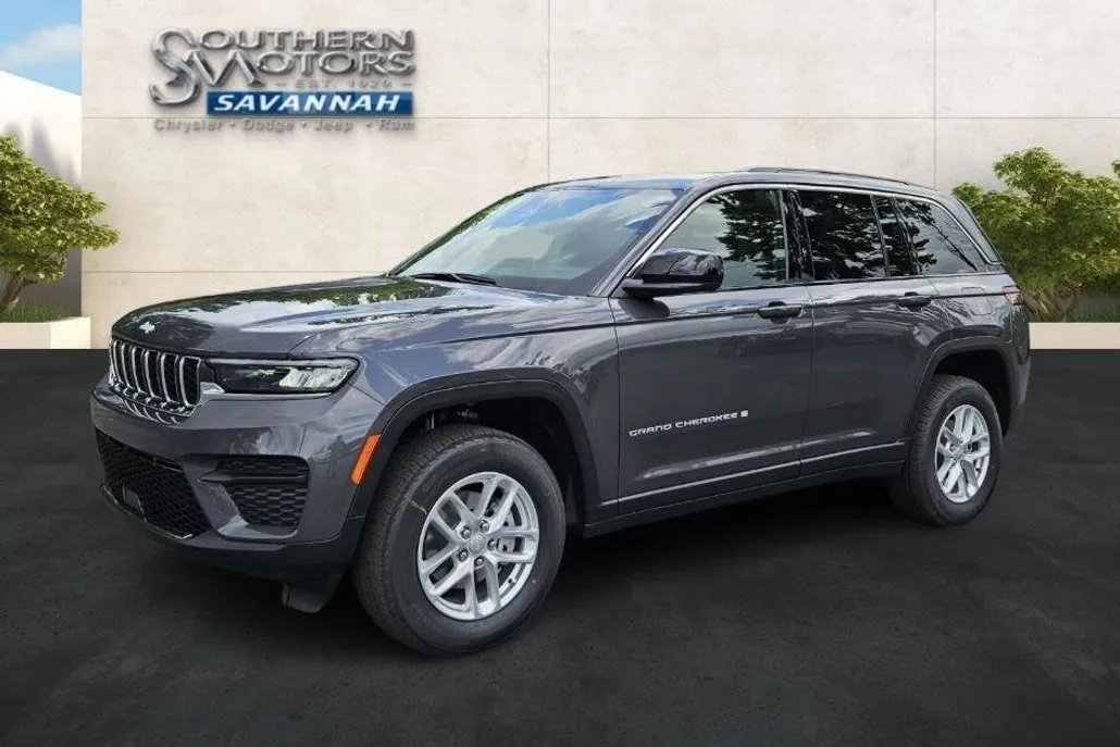 2025 Jeep Grand Cherokee Laredo photo 1