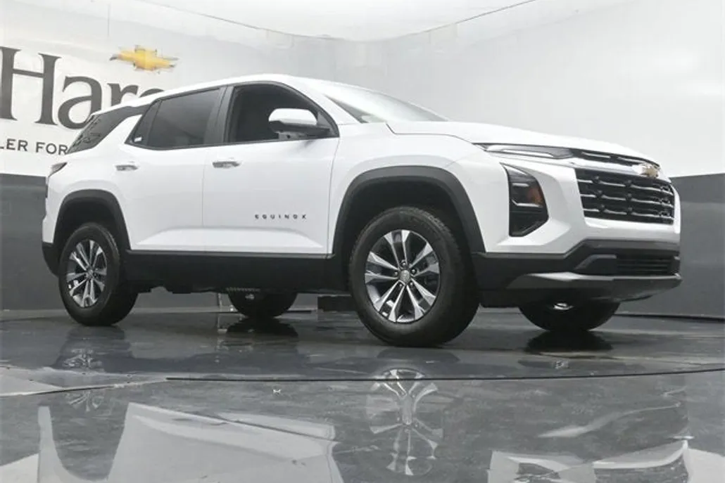 2026 Chevrolet Equinox LT photo 1