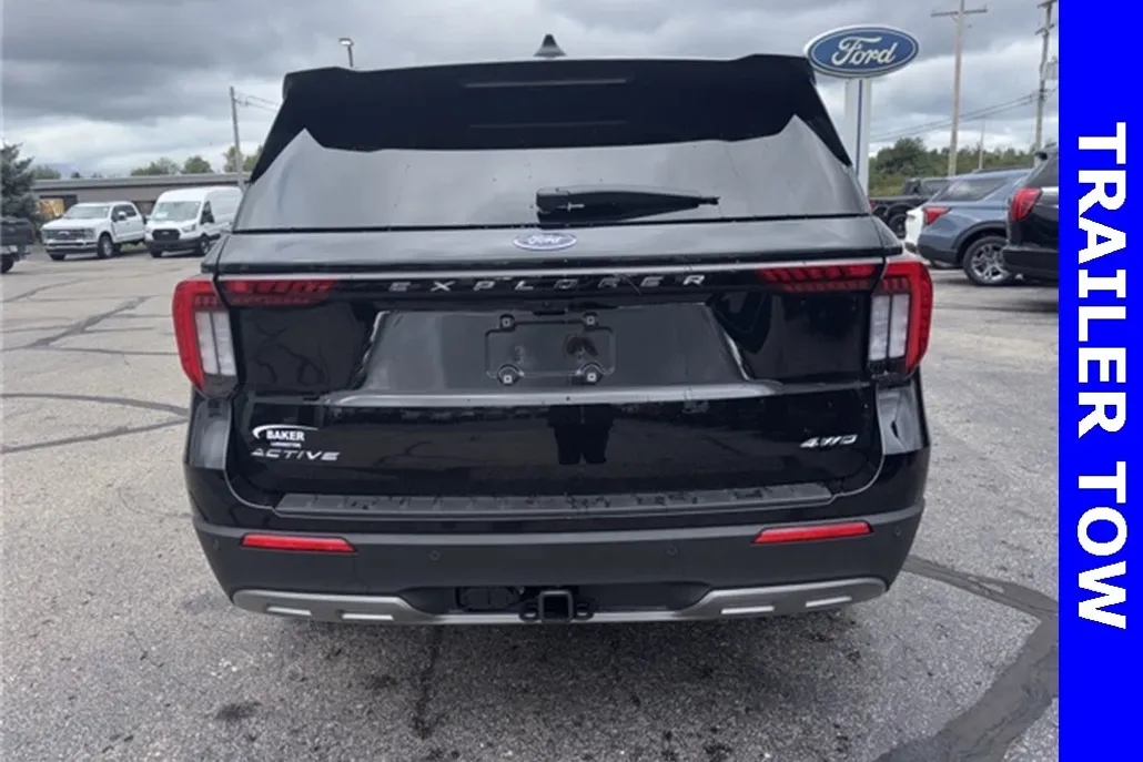 2025 Ford Explorer photo 1