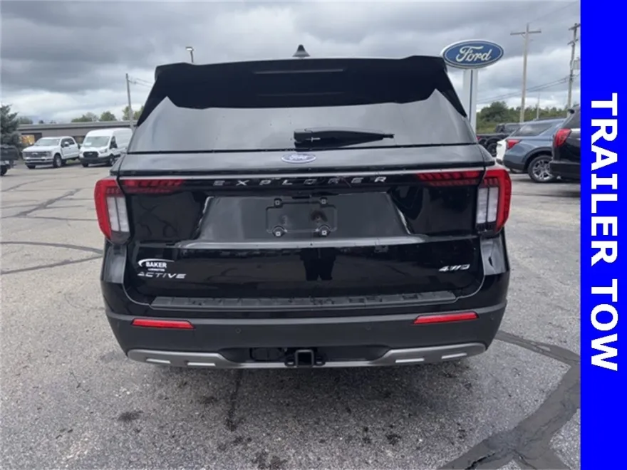 2025 Ford Explorer photo 1