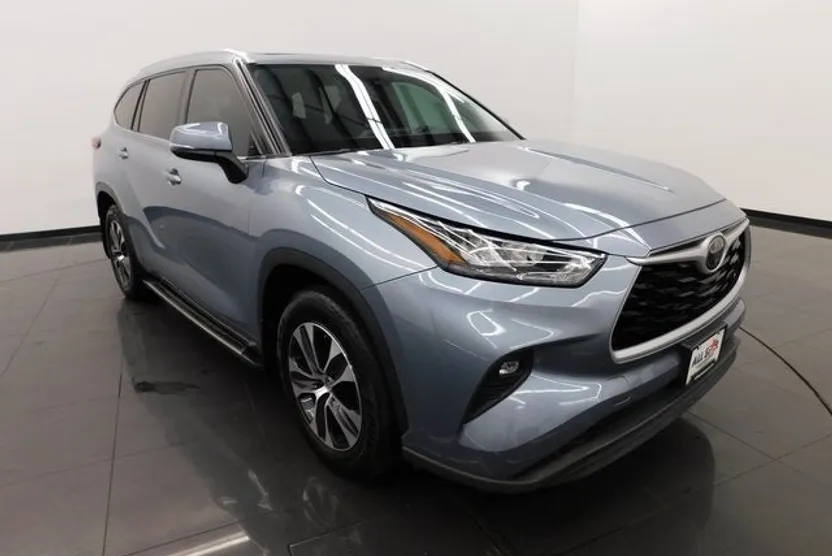 2020 Toyota Highlander XLE photo 1