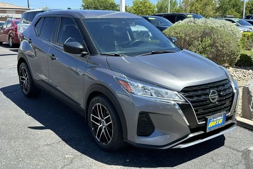 2021 Nissan Kicks S photo 1