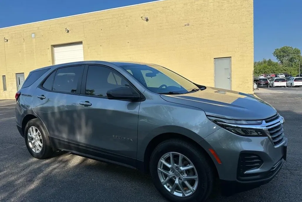 2024 Chevrolet Equinox LS photo 1