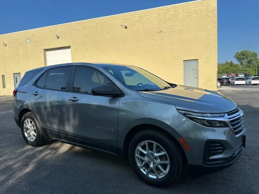 2024 Chevrolet Equinox LS photo 1