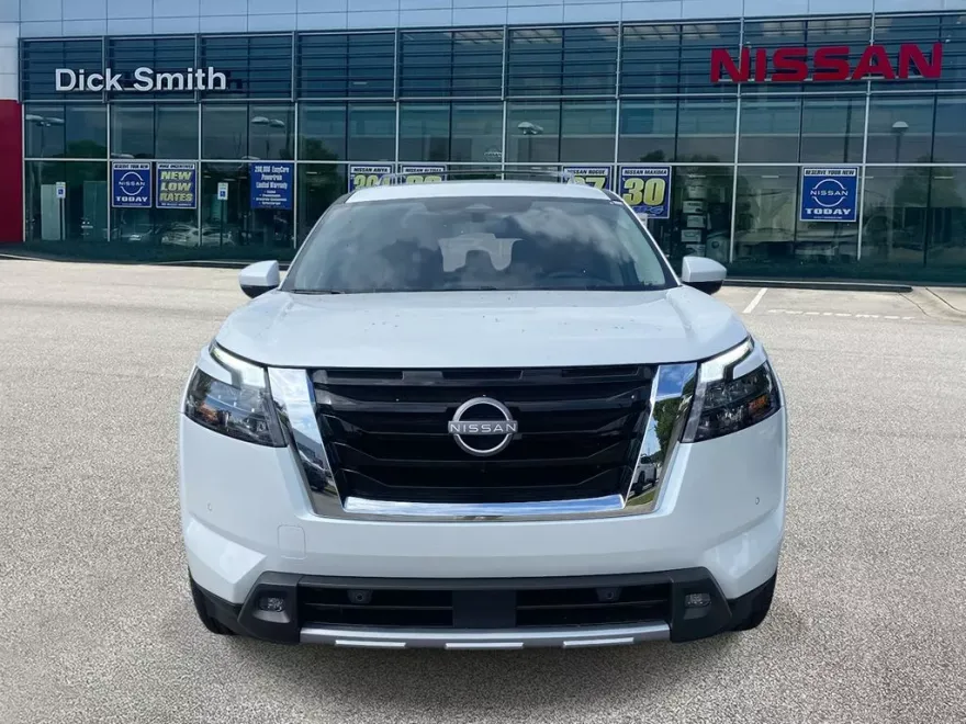 2025 Nissan Pathfinder Platinum photo 1