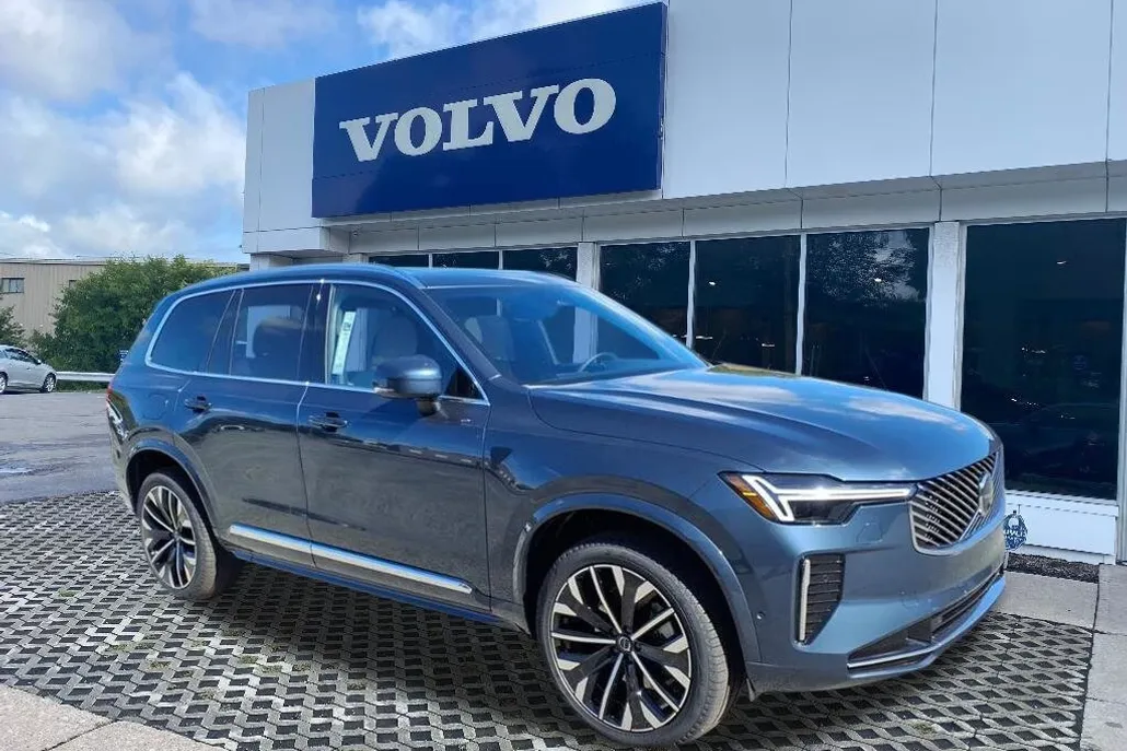 2026 Volvo XC90 Plus photo 1