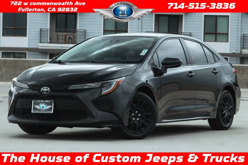 2021 Toyota Corolla LE photo 1