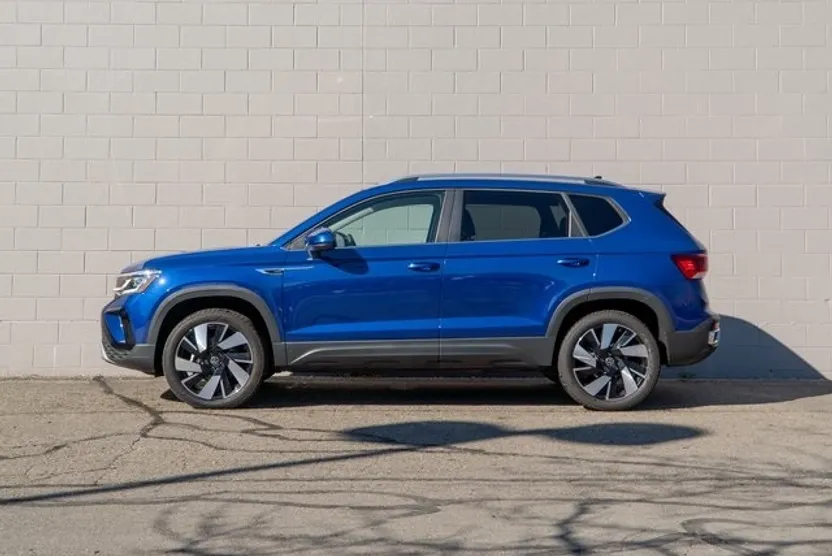 2024 Volkswagen Taos SEL photo 1
