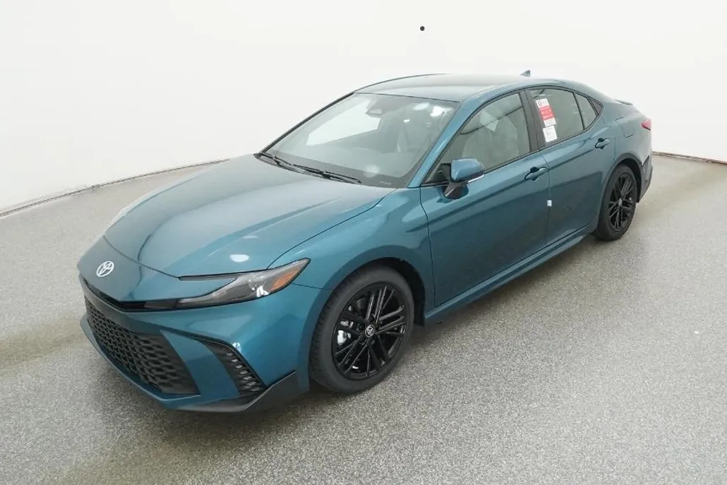 2026 Toyota Camry SE photo 1