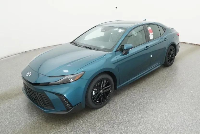 2026 Toyota Camry SE photo 1