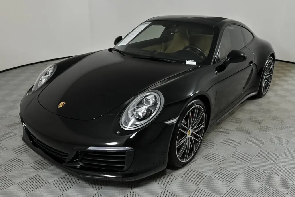 2017 Porsche 911 Coupe photo 1