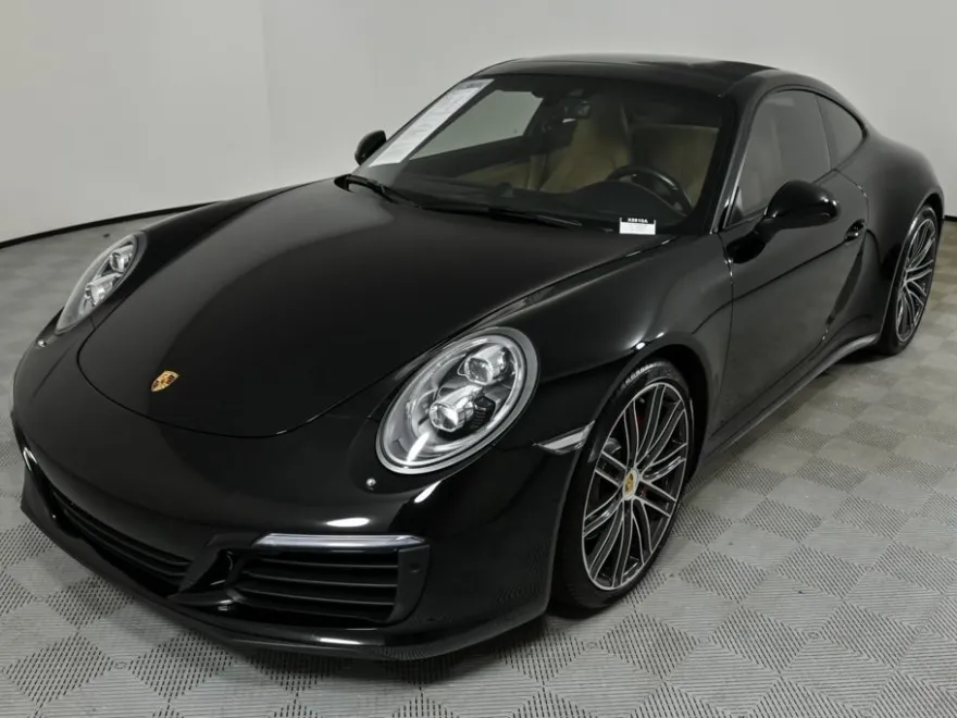 2017 Porsche 911 Coupe photo 1