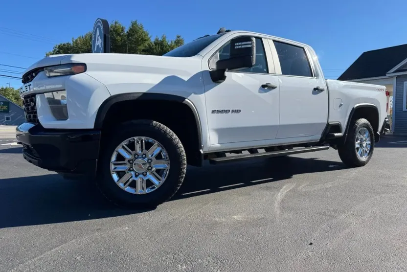 2021 Chevrolet Silverado 2500HD Custom photo 1