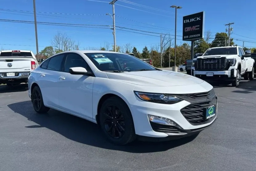 2019 Chevrolet Malibu 1LT photo 1