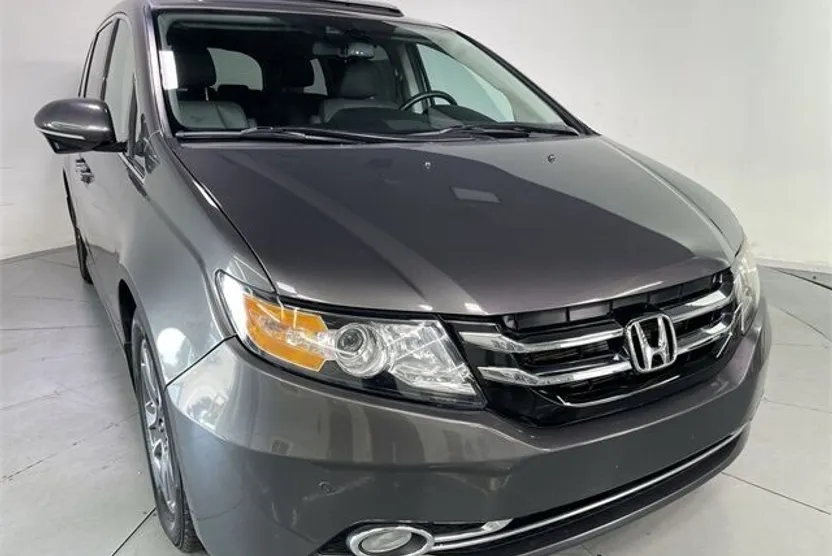 2016 Honda Odyssey Touring Elite photo 1