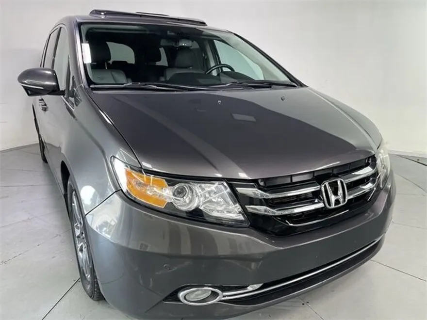 2016 Honda Odyssey Touring Elite photo 1
