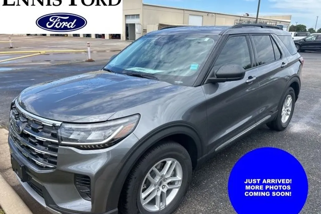 2025 Ford Explorer photo 1