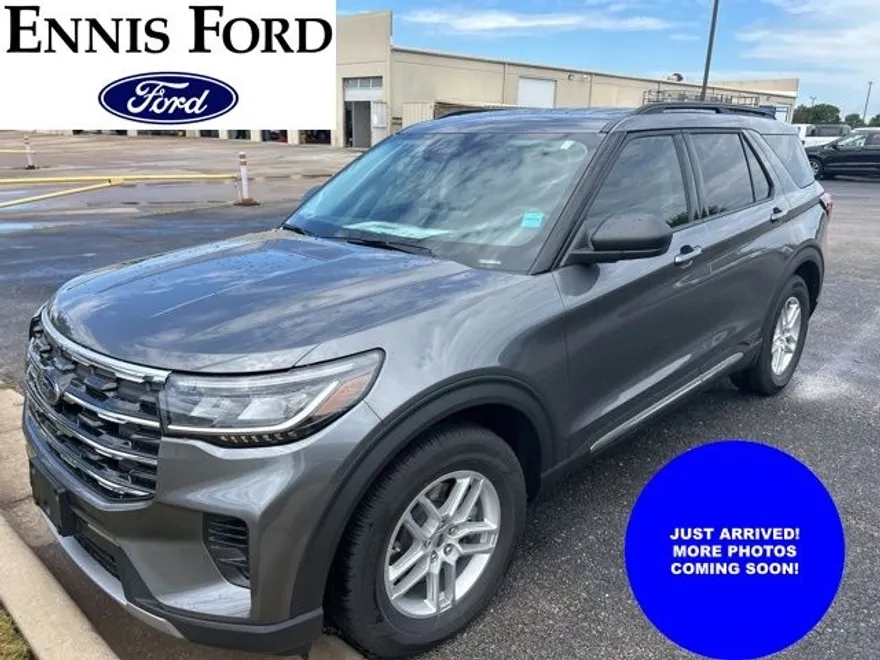 2025 Ford Explorer photo 1