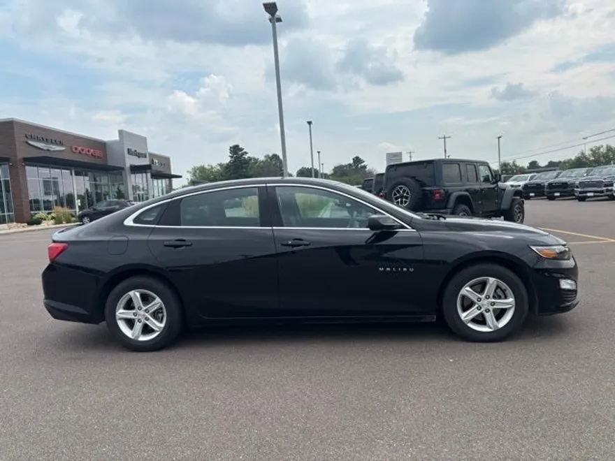 2023 Chevrolet Malibu 1LT photo 1