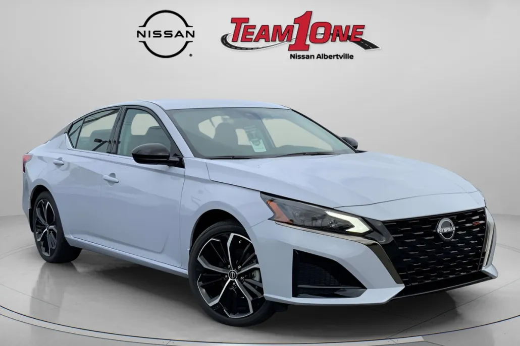 2025 Nissan Altima SR photo 1