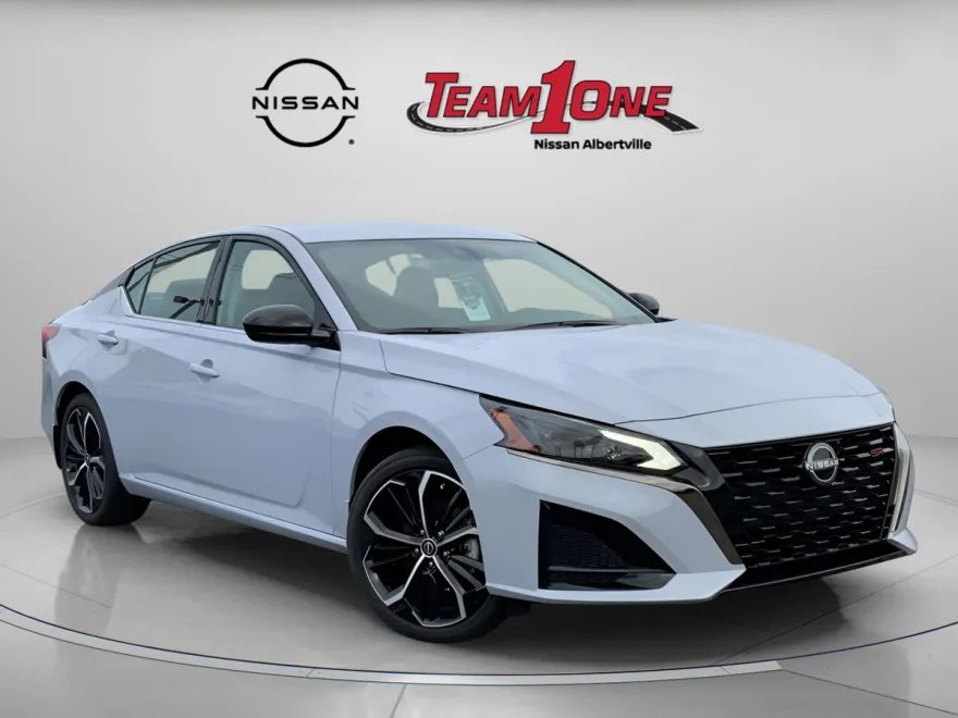 2025 Nissan Altima SR photo 1