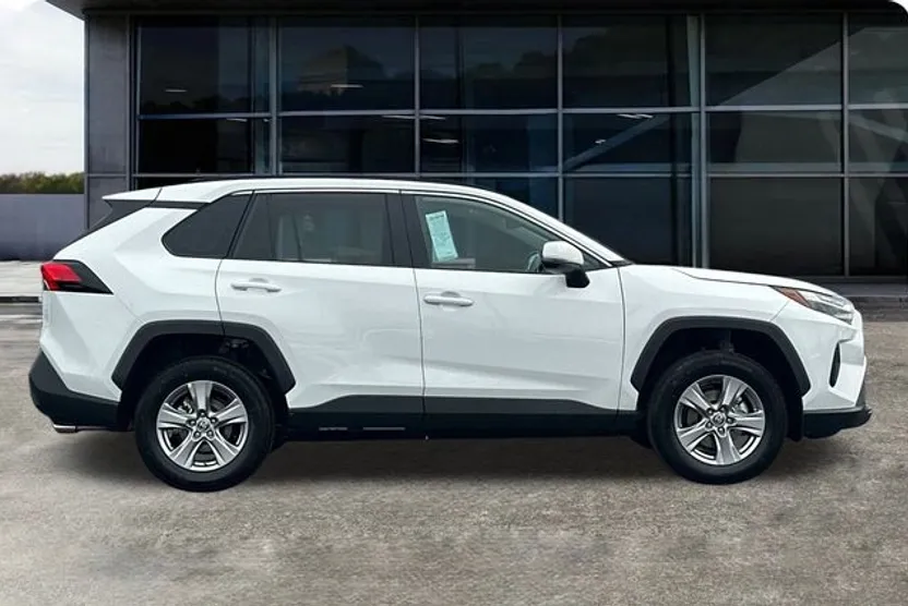 2025 Toyota RAV4 XLE photo 1