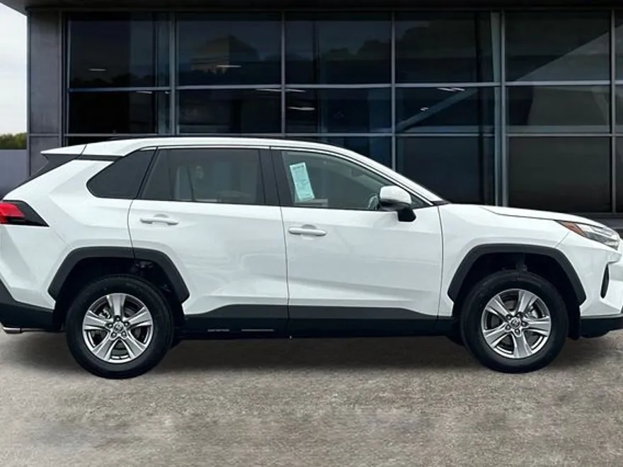2025 Toyota RAV4 XLE photo 1