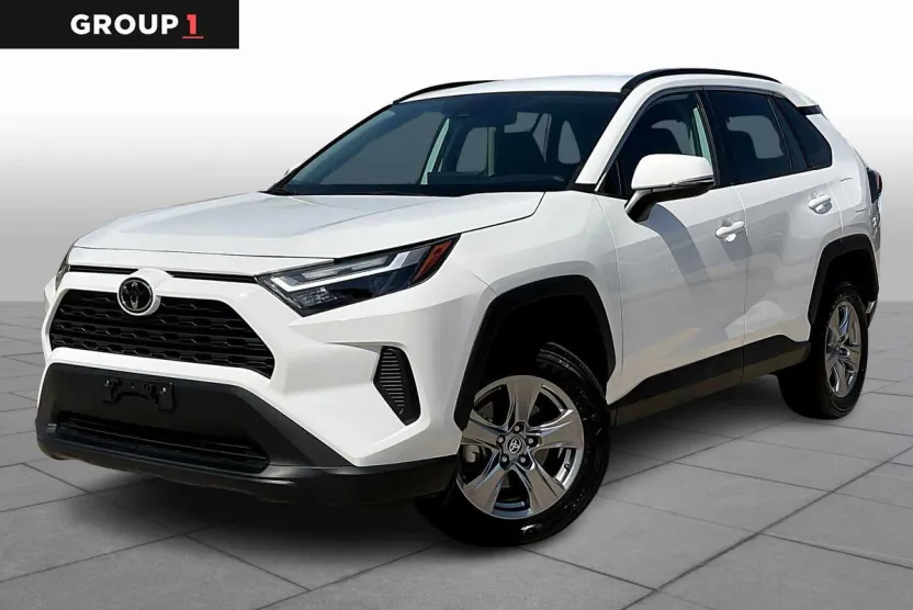 2024 Toyota RAV4 XLE photo 1